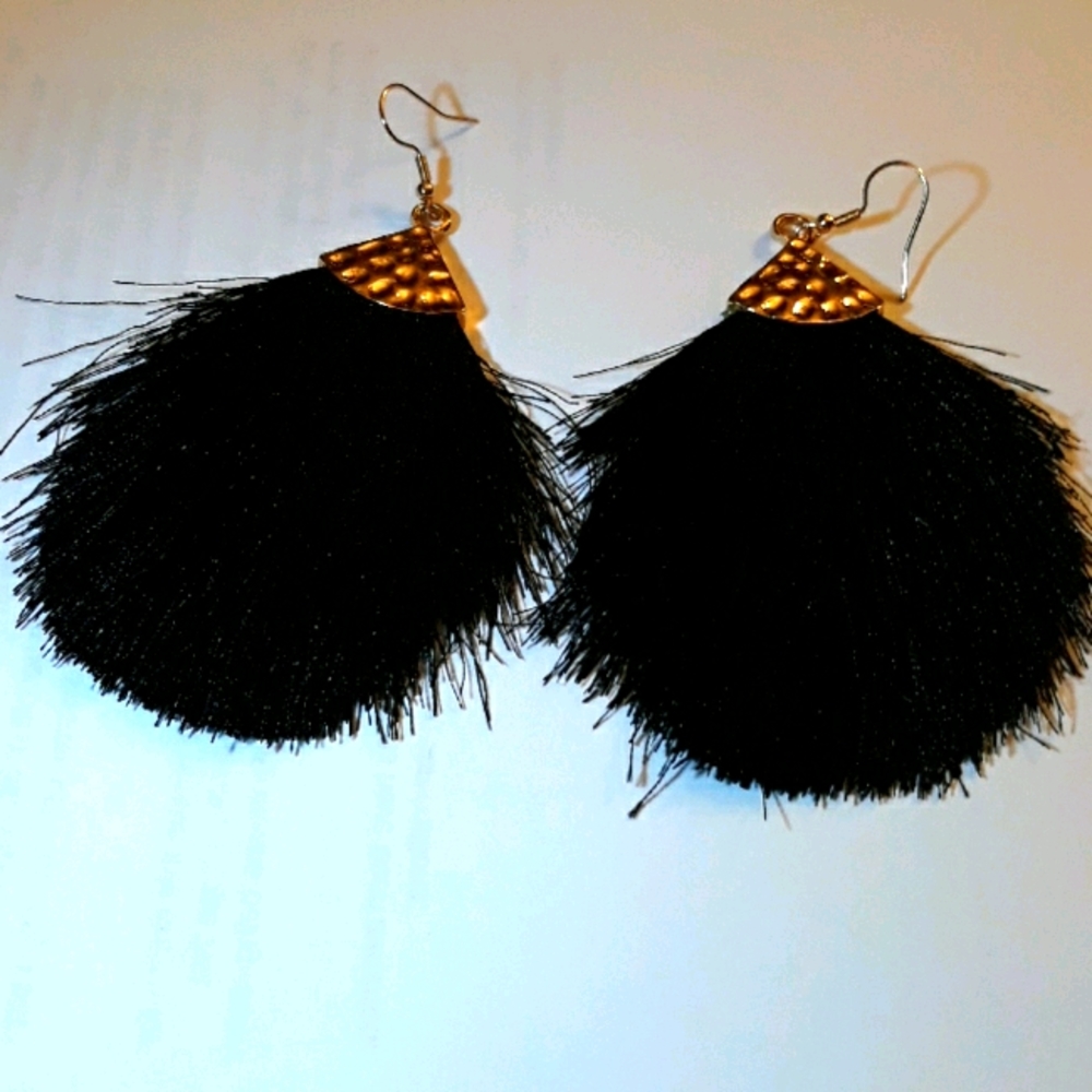 NWOT Pierced black &gold fringe or tassel earrings